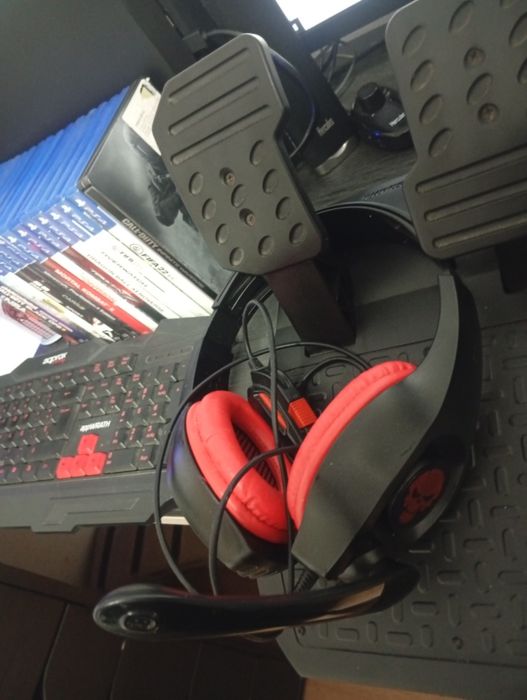 PS4 + Volante Thrustmaster + Comandos e Acessórios – Pack Completo
