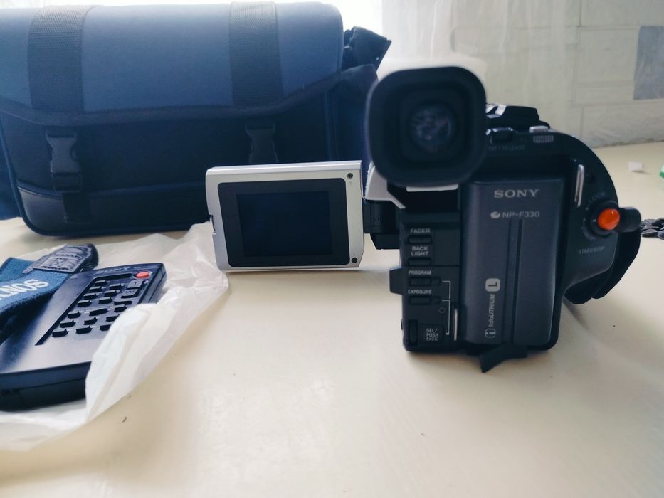 Відеокамера Sony Handycam Digital8 (Повний комплект з аксесуарами та сумкою)
