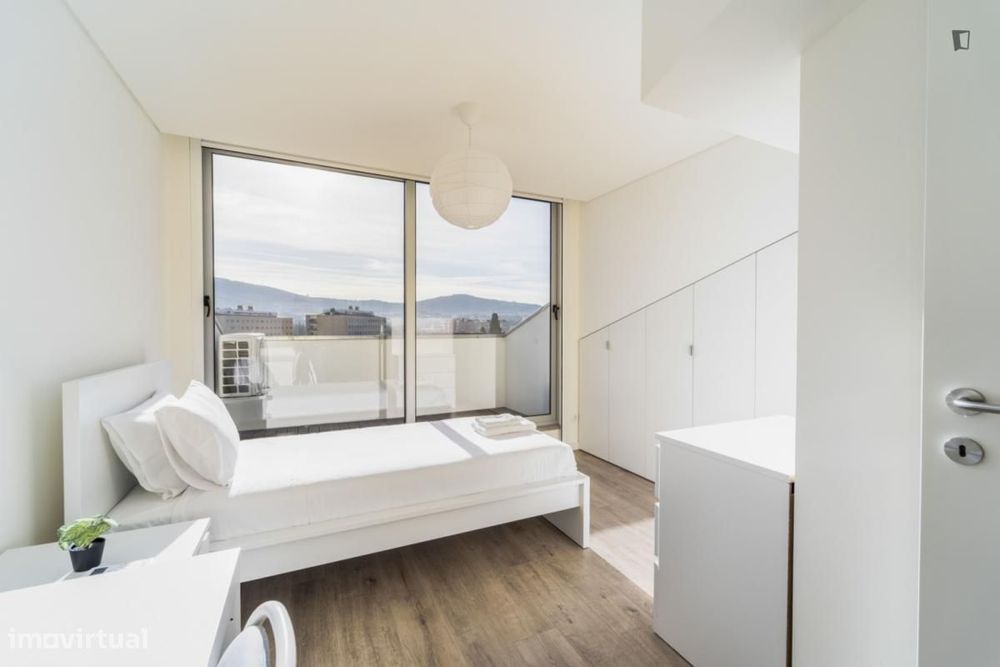 Quarto - localizado em Sé de Braga e São Lázaro Braga
