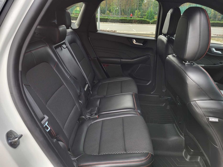 Власник ПРОДАМ Ford Escape 2024