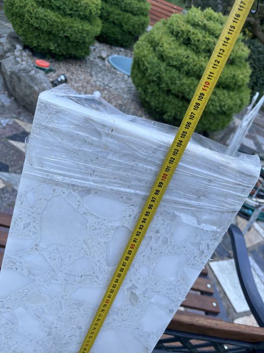 Parapety calacata 25x104