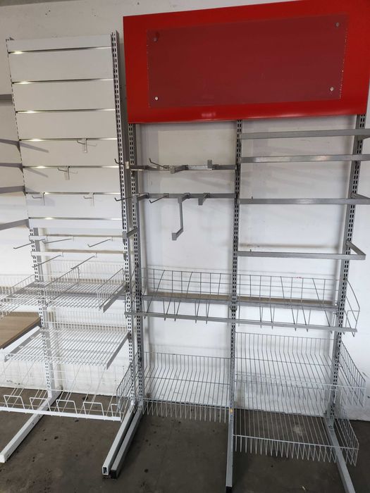 stojak wieszak odzieżowy wyposażenie sklepu przyścienny