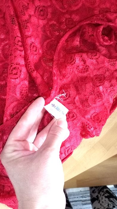 Bluzka na grubych ramiączkach czerwona koronka prześwitująca Lady 38/M