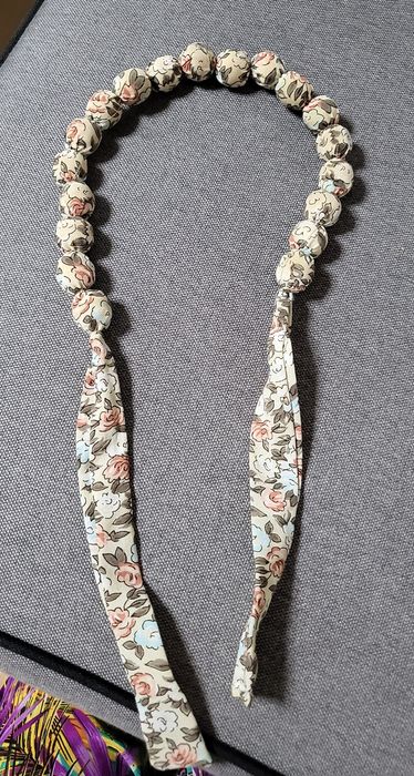 Korale obszyte materiałem