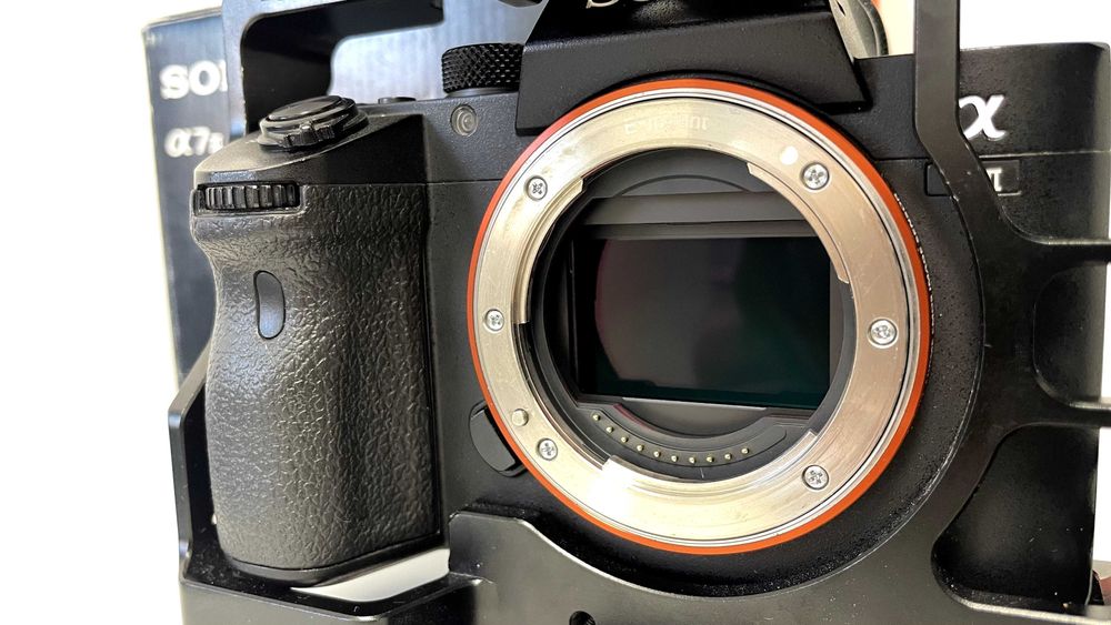 Sony a7 III body + клітка, бокова ручка і затискач hdmi SmallRig