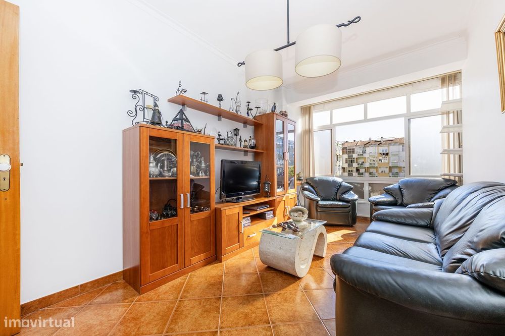 Apartamento T2 - Praceta Almirante Gago Coutinho — Agualva E Mira-Sintra, Lisboa