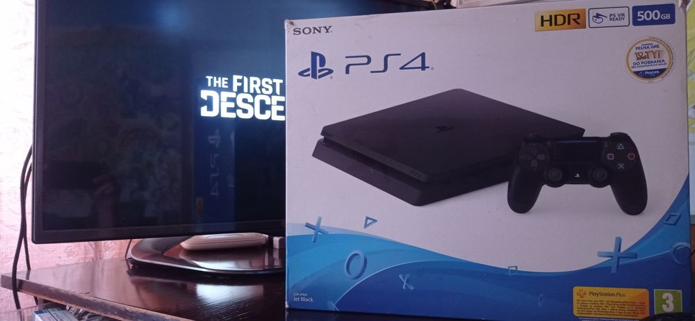 Продам PS4 в отличном состоянии.