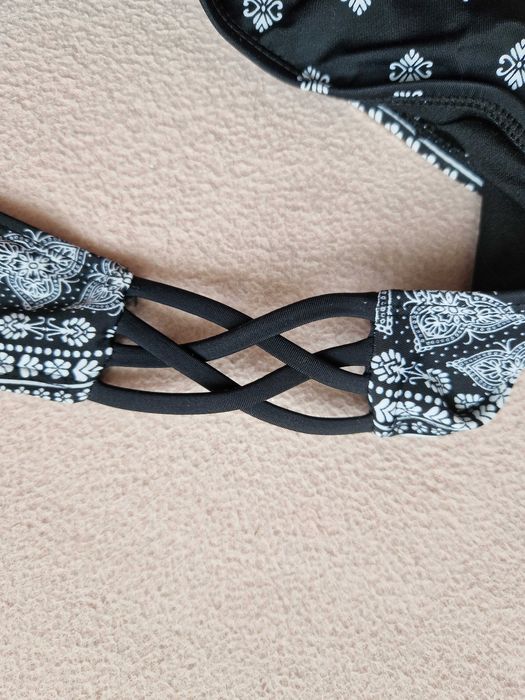 Ozdobny dół od stroju kąpielowego bikini