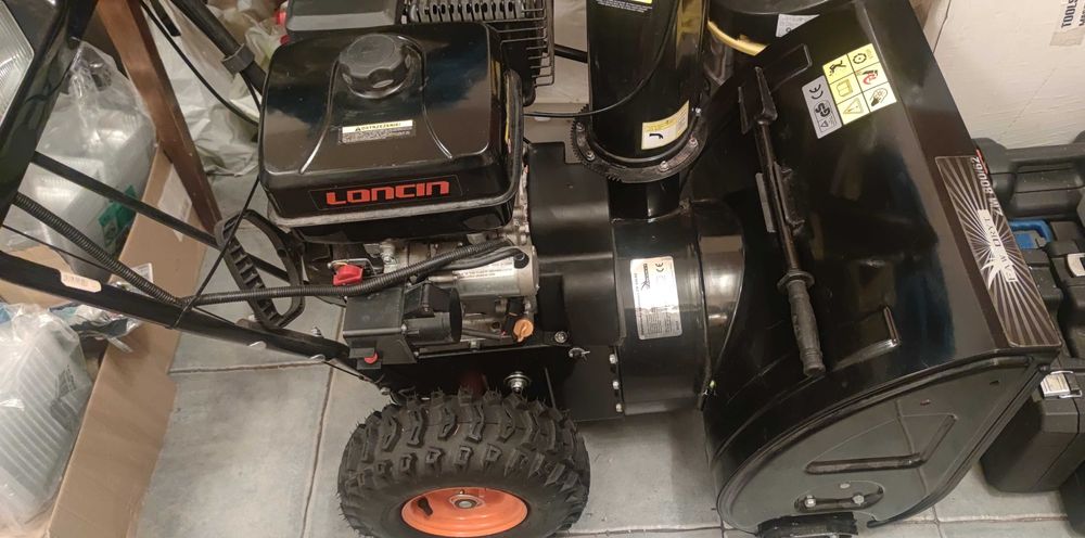 Sprzedam bardzo mocną odśnieżarkę spalinową FAWORYT 8 KM