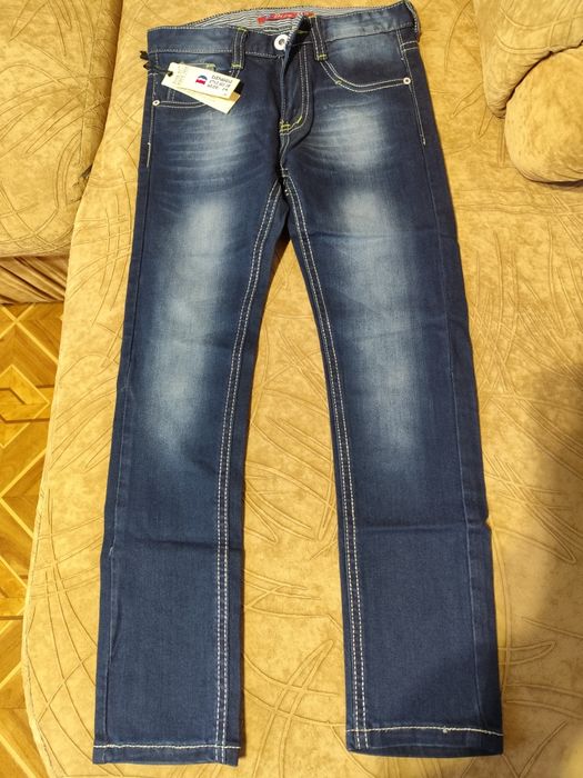 Продам джинсы детские унисекс