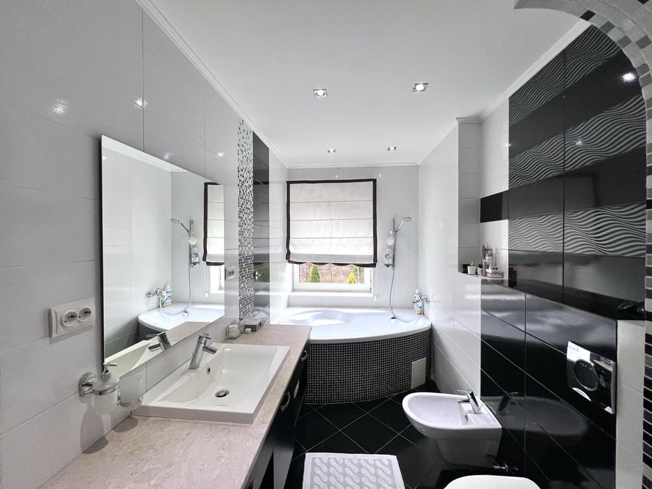 Продаж чудового будинку біля лісу