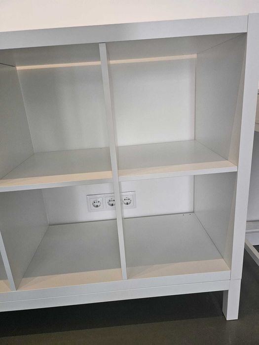 Estante Kallax branca com estrutura inferior - Nova