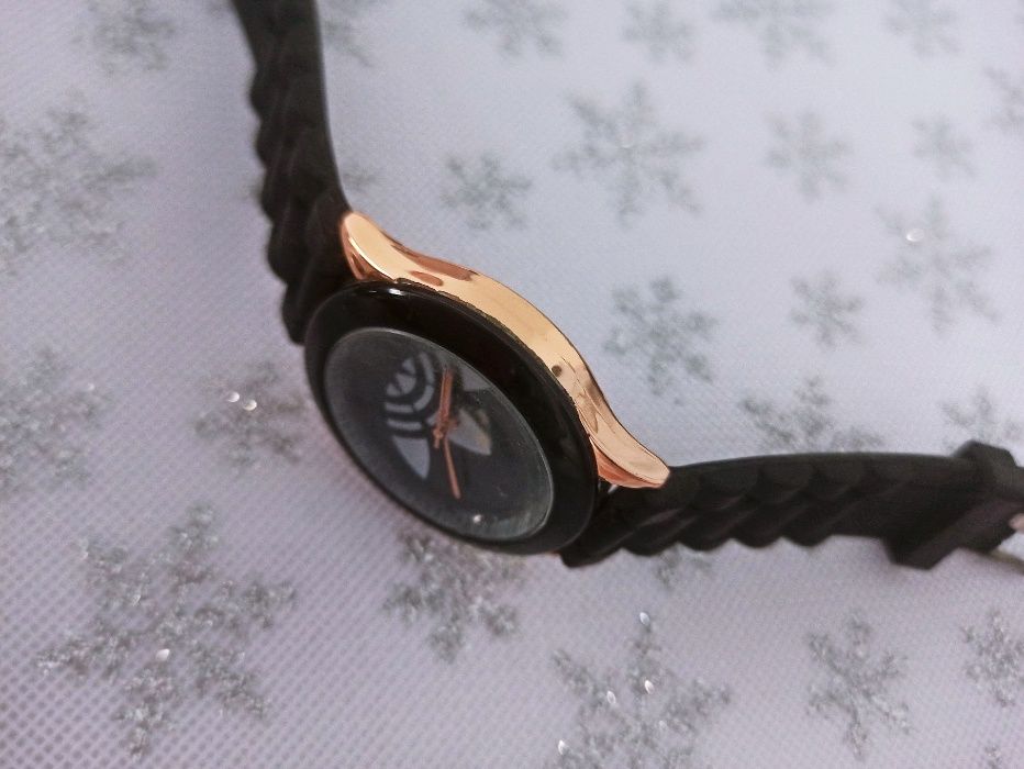 Czarny zegarek unisex na silikonowym pasku – Idealny Prezent na Święta