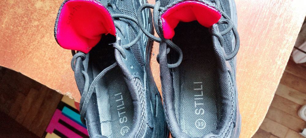 Кросівки жіночі осінній варіант