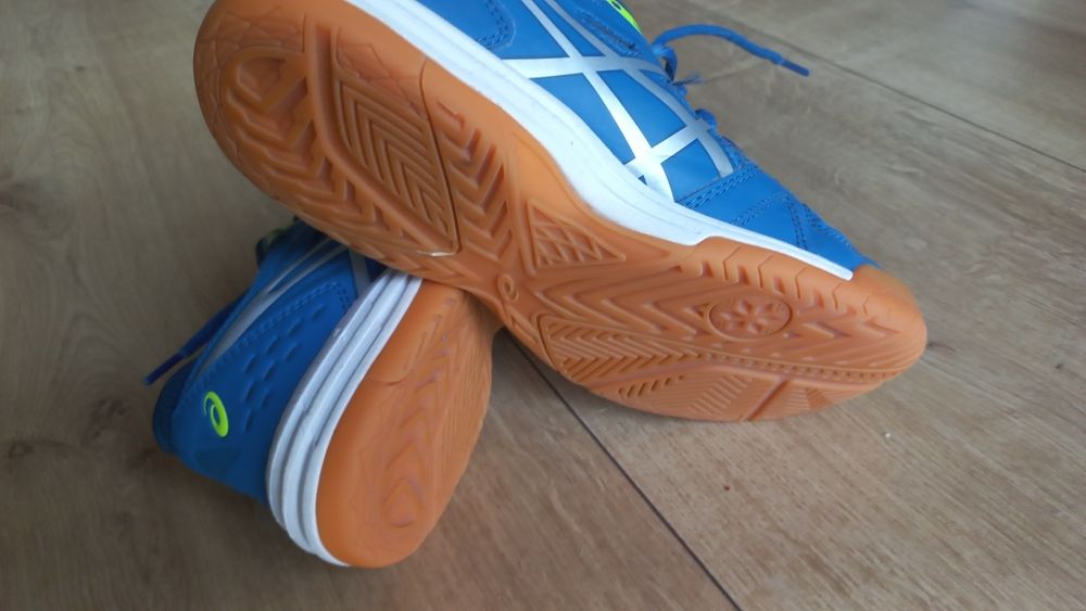 Asics Upcourt4 buty sportowe roz.37,5
