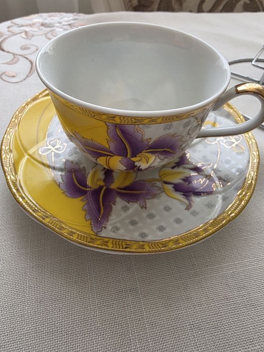 Сервіз - 2 чашки + 2 тарілки + підставка