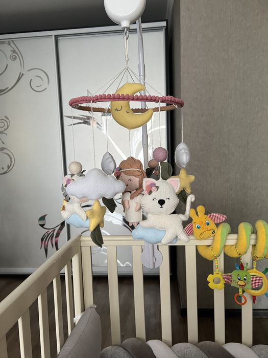 Дитячий мобіль на кроватку