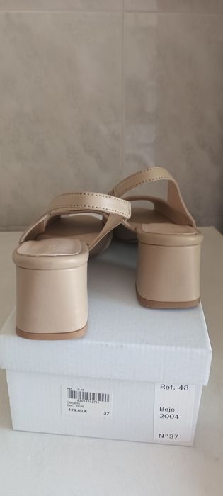 Sapatos bege Haity como novos