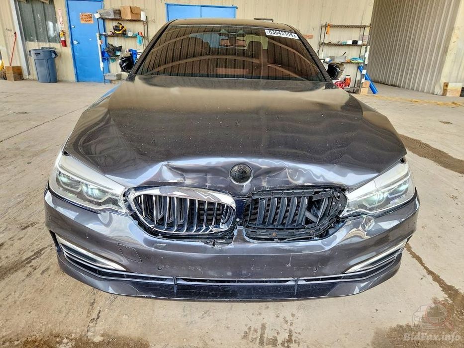 BMW 540I авто в дорозі