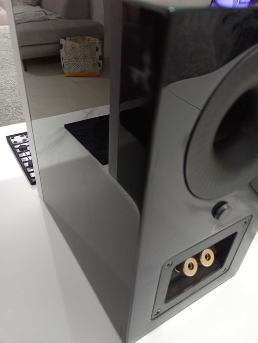 Definitive Technology Demand d7