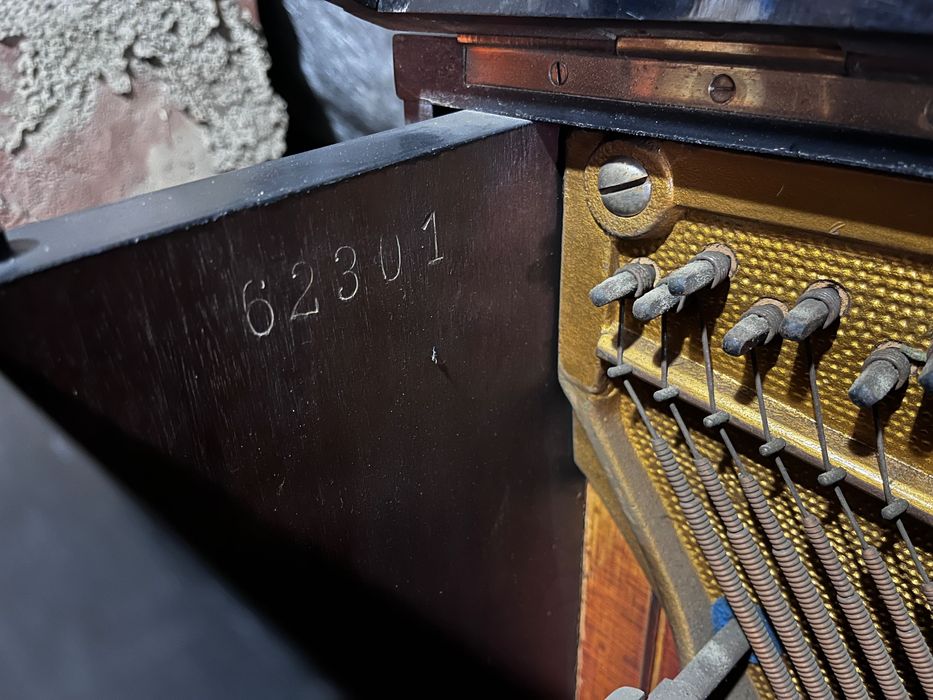 Pianino August Förster Löbau ok. 1930 r. | nr seryjny 62301 | pełna żeliwna rama