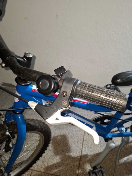 Bicicleta azul roda 20