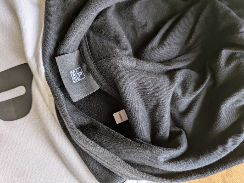 Sweatshirt Playstation preta e branca tam. 159/164