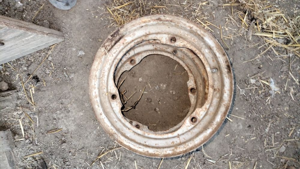Продам резину р 16 с дискі гольф 2 таврія