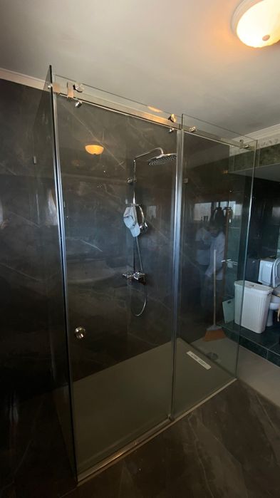 Venda e colocação de resguardos em vidro, guarda corpos e espelhos