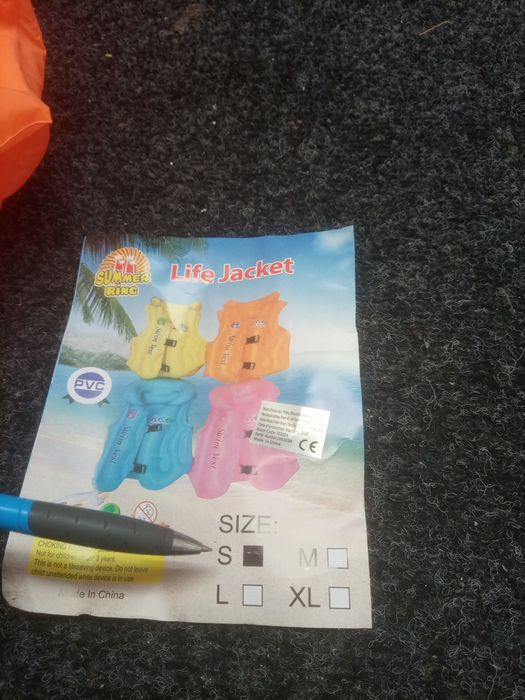 Нова  жилетка  для  дітей