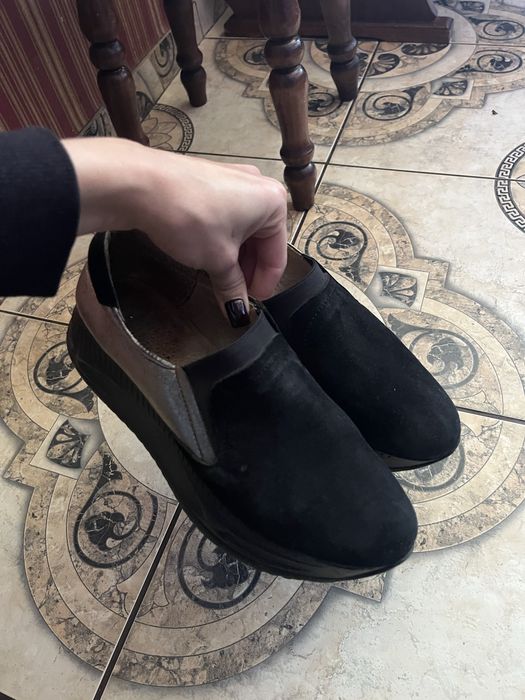 Кросівки шкіряні