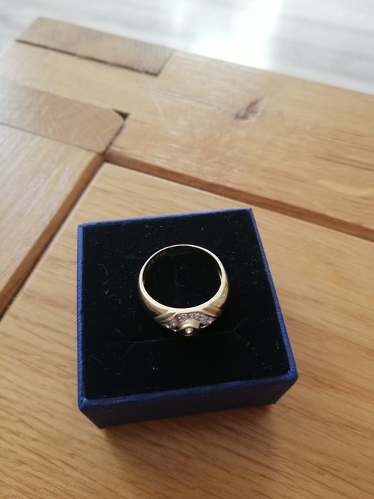 Pierścionek z diamentami