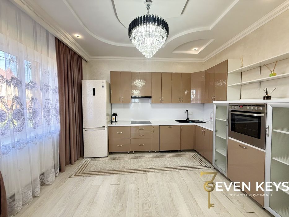 Продаж 2 поверхового будинку з гаражем і ділянкою на 10 соток, 218м²