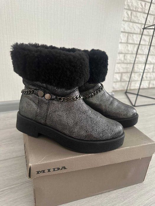 Продам зимові ботинки Mida