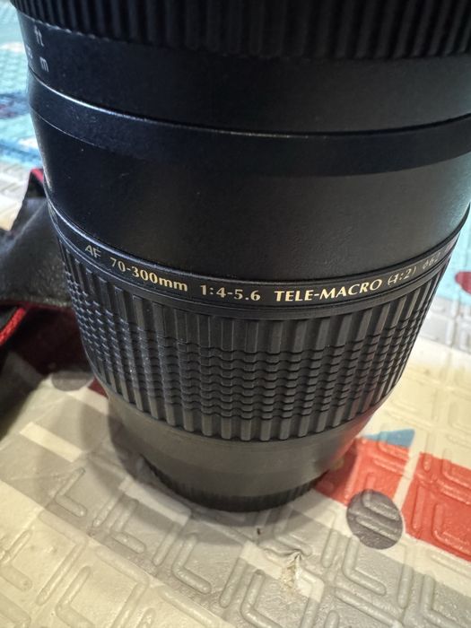 Canon D1000 reflex