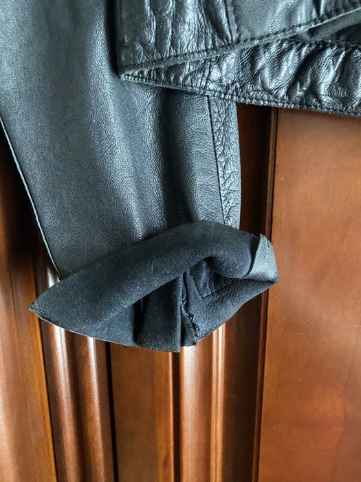 Продам кожаную куртку ARMANI