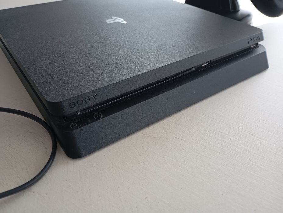 PS4 Slim 1TB + pad | cicha | stan bardzo dobry