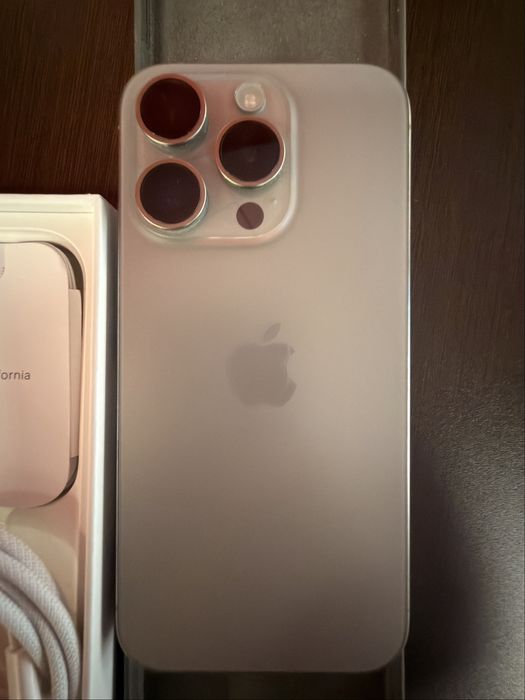 iPhone 15 Pro Titanium Natural – Excelente Estado + Extras