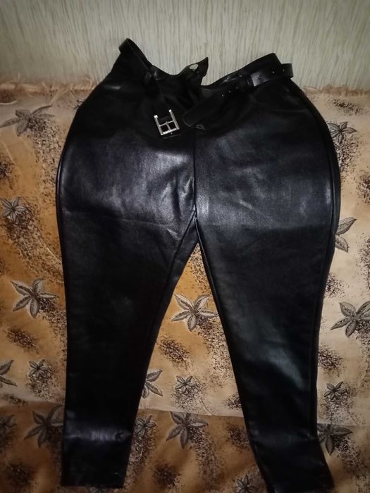 Штани жiночi шкiрянi розмiр "М"