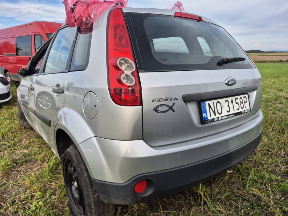 Klapa bagażnika kompletna ford fiesta mk6 kolor 62