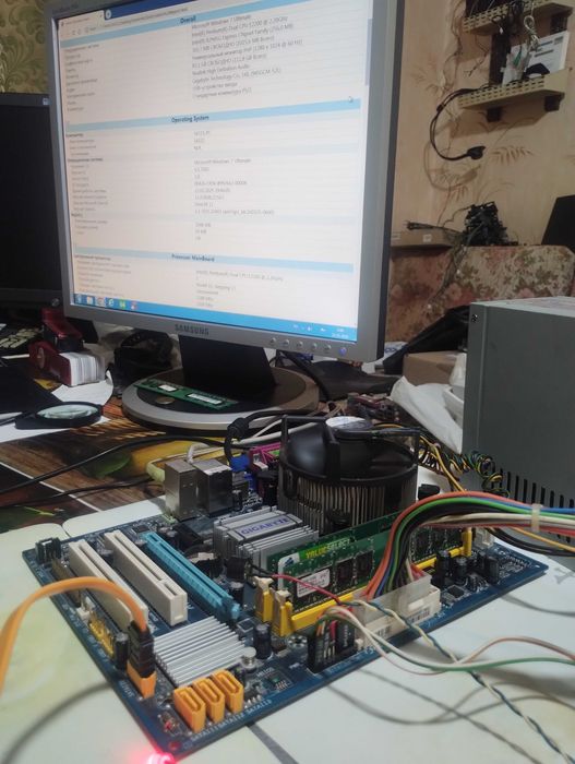 Плата материнская Gigabyte GA-945GCM-S2L с процессором и охлаждением.