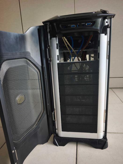 Vendo caixa Full Tower Cooler Master CM Stacker, com fonte de 700w