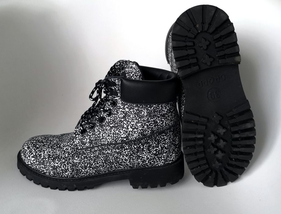 jak nowe unikatowe skórzane trapery w cętki CROPP rozm. 39