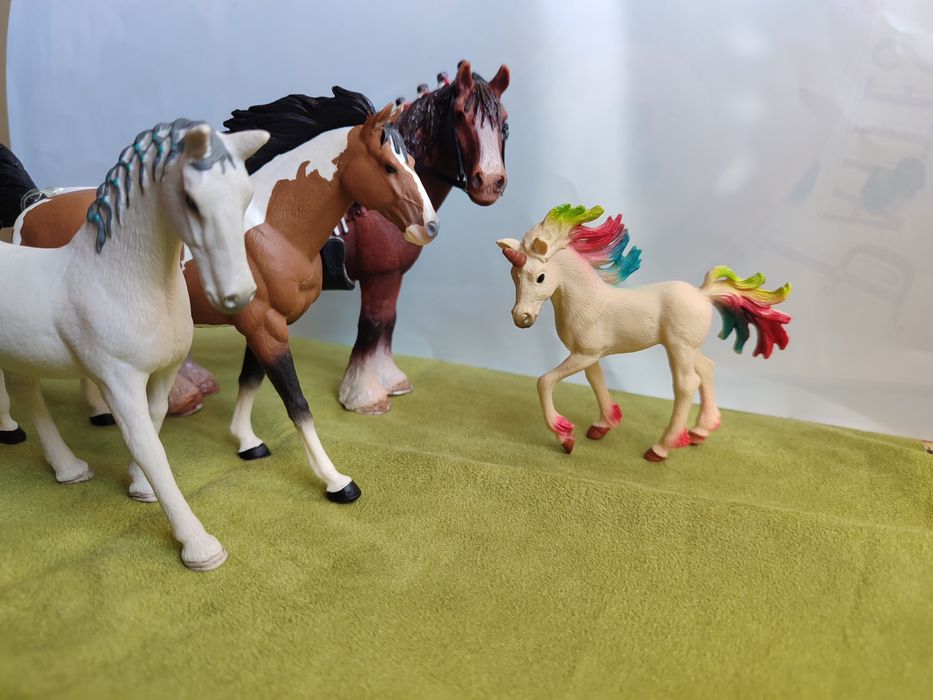 Жеребець клейдесдаль кінь Schleich 13808 с амуницией