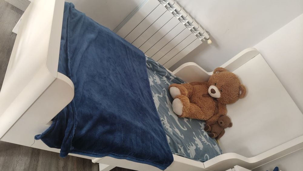 Cama regulável com colchão