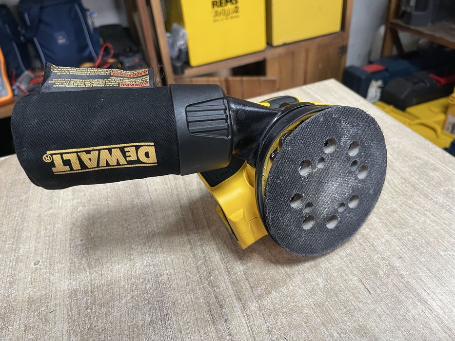 Dewalt DCW 210 / акумуляторна ексцентрикова машинка Девольт