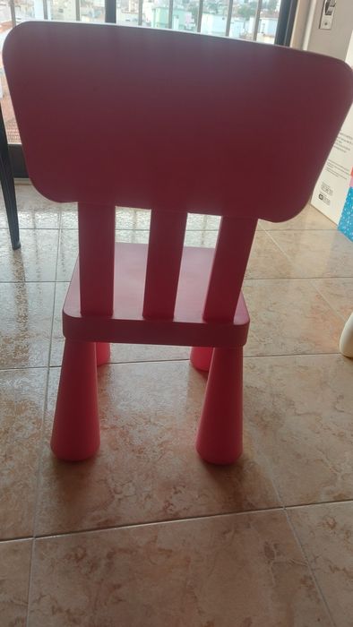 Cadeira infantil rosa IKEA
