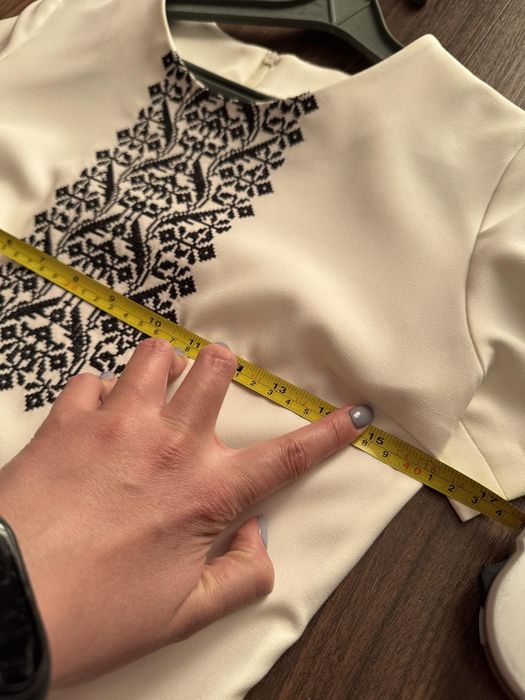 Бежеве вишите плаття айворі