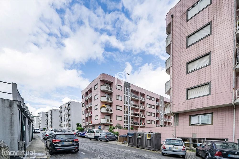 T2, Totalmente Remodelado, em Fermentões, Guimarães, com 76 m²
