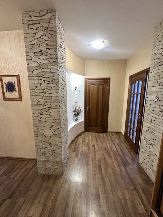 Продам красиву і дуже зручну двокімнатну квартиру в центрі Рівного